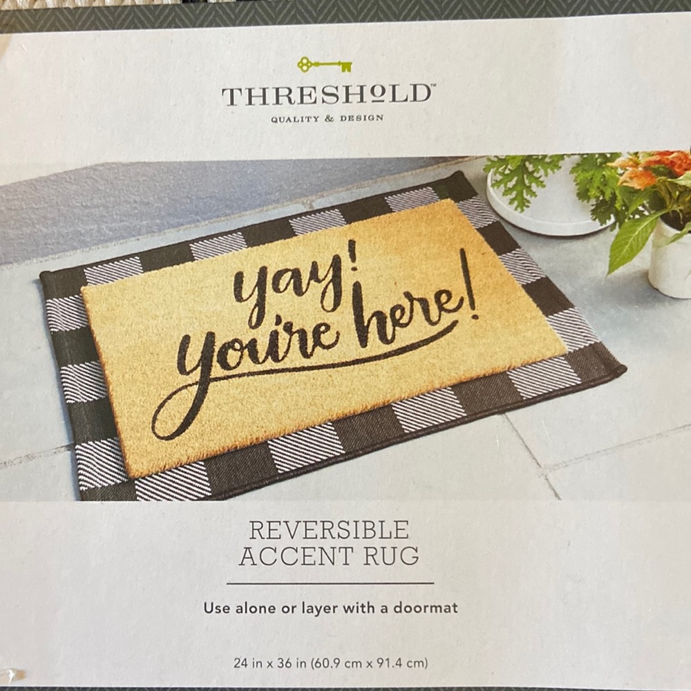 Reversible indoor/outdoor accent rug